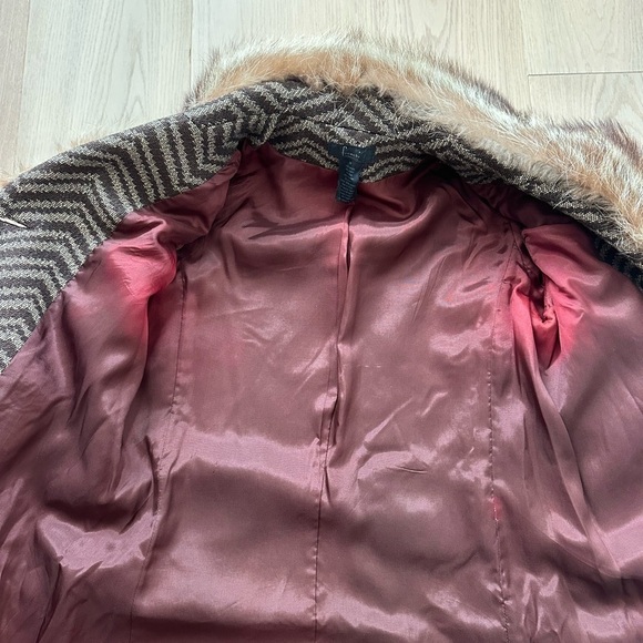 vintage frenchi chevron patterned coat with fur collar - Picture 10 of 10